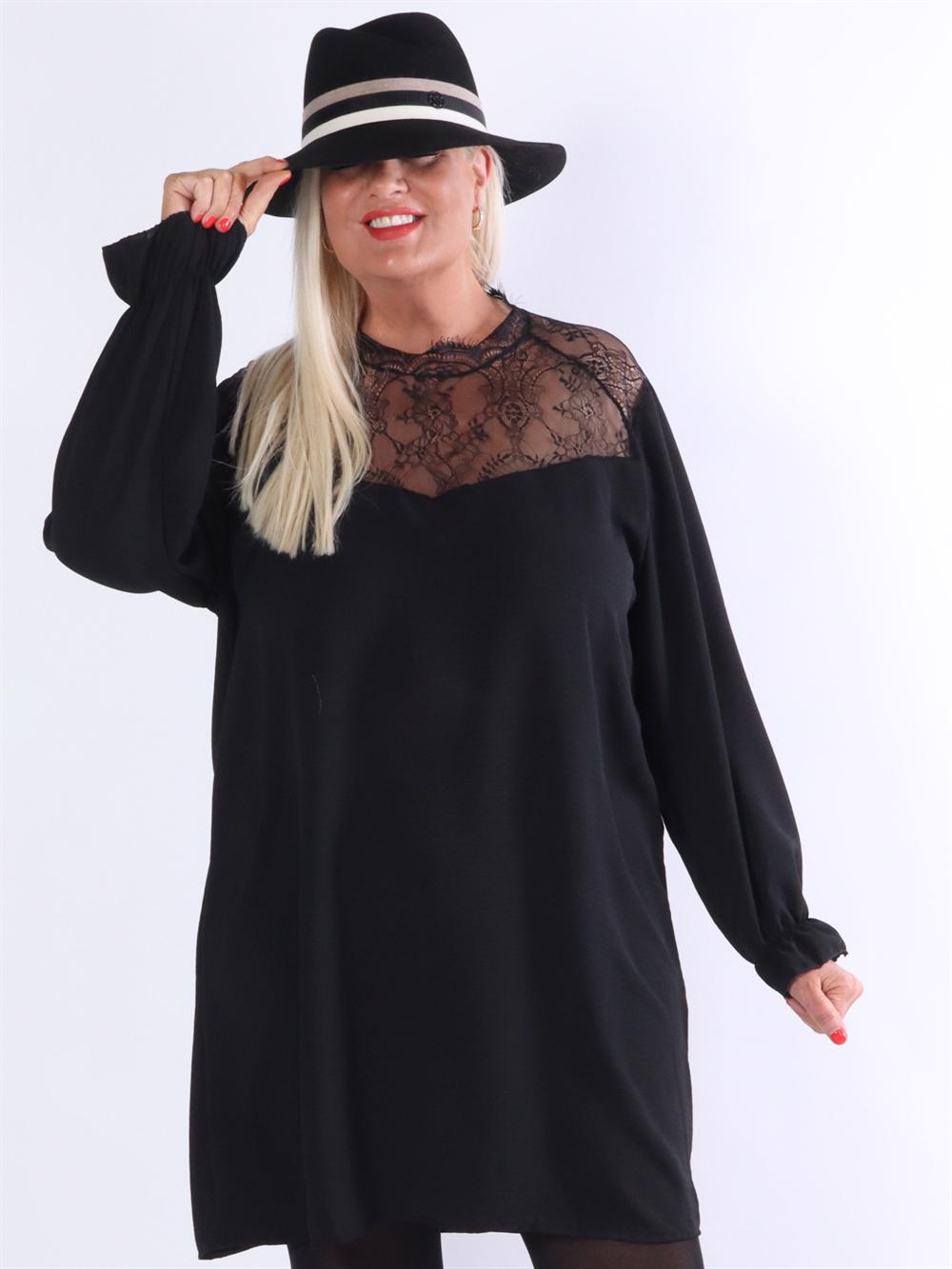 Katharina - Kjole med blondetaljer foroven